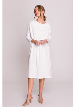 Sukienka oversize z paskiem w talii - ecru ze sklepu Cudmoda w kategorii Sukienki - zdjęcie 179654695