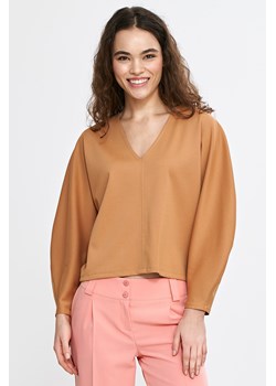 Bluzka oversize z dekoltem V - karmelowa ze sklepu Cudmoda w kategorii Bluzki damskie - zdjęcie 179654836