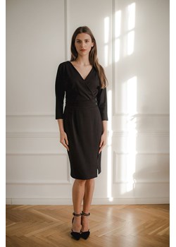 Dopasowana sukienka midi z rękawami kimono 3/4 - czarna ze sklepu Cudmoda w kategorii Sukienki - zdjęcie 179655596