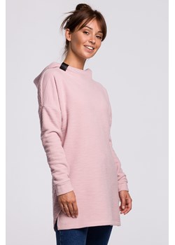 Asymetryczna bluza z kapturem - pudrowa ze sklepu Cudmoda w kategorii Bluzy damskie - zdjęcie 179655839