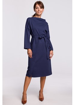 Elegancka sukienka z paskiem w talii - niebieska ze sklepu Cudmoda w kategorii Sukienki - zdjęcie 179655846