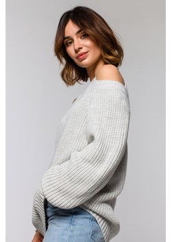 Sweter z wycięciami na ramionach - popielaty ze sklepu Cudmoda w kategorii Swetry damskie - zdjęcie 179656776