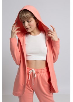 Bluza z kapturem bez zapięcia - koralowa ze sklepu Cudmoda w kategorii Bluzy damskie - zdjęcie 179656875