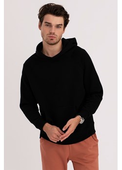 Bluza męska z kapturem i kieszenią kangurek - czarna ze sklepu Cudmoda w kategorii Bluzy męskie - zdjęcie 179657056