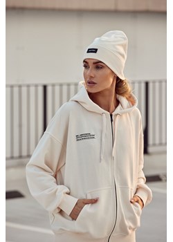 Czapka beanie unisex z naszywką good vibes - śmietankowa ze sklepu Cudmoda w kategorii Czapki zimowe damskie - zdjęcie 179657105