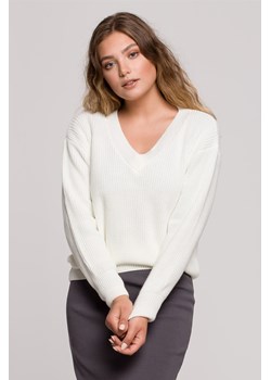 Sweter z dekoltem w serek - ecru ze sklepu Cudmoda w kategorii Swetry damskie - zdjęcie 179657165