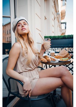 Kombinezon typu romper - cappuccino ze sklepu Cudmoda w kategorii Kombinezony damskie - zdjęcie 179657815
