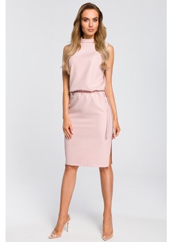 Elegancka sukienka z rozcięciem na plecach - pudrowa ze sklepu Cudmoda w kategorii Sukienki - zdjęcie 179657829