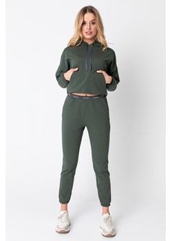 Spodnie typu joggers z logowaną gumą - oliwkowe ze sklepu Cudmoda w kategorii Spodnie damskie - zdjęcie 179657835