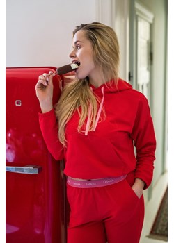 Krótka bluza z logowaną gumą - czerwona ze sklepu Cudmoda w kategorii Bluzy damskie - zdjęcie 179657839