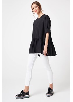 Bluza oversize zapinana z tyłu - czarna ze sklepu Cudmoda w kategorii Bluzki damskie - zdjęcie 179658935