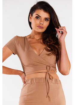 Krótki top z wiązaniem - beżowy - id: 2024637 - marki Infinite You - 179659486 Krótki top z wiązaniem - beżowy ze sklepu Cudmoda w kategorii Bluzki damskie - zdjęcie 179659486