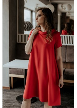 Elegancka sukienka trapezowa - malinowa ze sklepu Cudmoda w kategorii Sukienki - zdjęcie 179659509