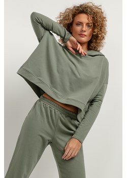Krótka bluza damska z kapturem - zielona ze sklepu Cudmoda w kategorii Bluzy damskie - zdjęcie 179659667