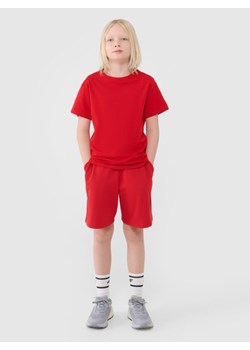Chłopięce spodenki dresowe 4F 4FJWSS25TSHOM627 - czerwone ze sklepu Sportstylestory.com w kategorii Spodenki chłopięce - zdjęcie 179680918