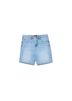 Cropp - Niebieskie jeansowe szorty loose - niebieski ze sklepu Cropp w kategorii Spodenki męskie - zdjęcie 179699275