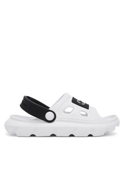 Calvin Klein Jeans Sandały V1X2-83025-0083X S Biały ze sklepu MODIVO w kategorii Sandały dziecięce - zdjęcie 179704315