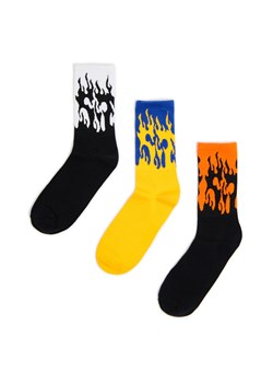 Cropp - 3 pack skarpet z motywem płomieni - wielobarwny ze sklepu Cropp w kategorii Skarpetki męskie - zdjęcie 179706679