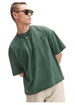 Cropp - Zielona koszulka boxy z aplikacją - zielony ze sklepu Cropp w kategorii T-shirty męskie - zdjęcie 179706686