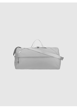 Torba treningowa 4F 4FWSS25ATBAU016 - szara ze sklepu Sportstylestory.com w kategorii Torby sportowe - zdjęcie 179708826