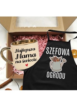 Zestaw prezentowy dla mamy - kubek NAJLEPSZA MAMA NA ŚWIECIE oraz fartuch SZEFOWA OGRODU NA DZIEŃ MATKI ze sklepu Time For Fashion w kategorii Kubki - zdjęcie 179728036