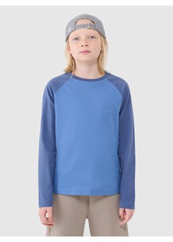Chłopięcy longsleeve regular gładki 4F 4FJWSS25TLONM420 - niebieski ze sklepu Sportstylestory.com w kategorii T-shirty chłopięce - zdjęcie 179732786