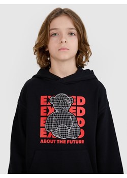 Chłopięca bluza dresowa z kapturem nierozpinana 4FJRSS25TSWSM2234 - czarna ze sklepu Sportstylestory.com w kategorii Bluzy chłopięce - zdjęcie 179732909