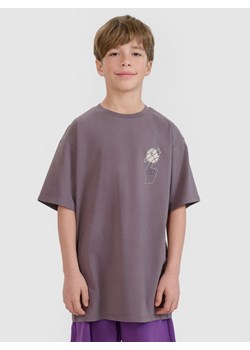 Chłopięcy t-shirt z nadrukiem 4F 4FJRSS25TTSHM2639 - fioletowy ze sklepu Sportstylestory.com w kategorii T-shirty chłopięce - zdjęcie 179733435
