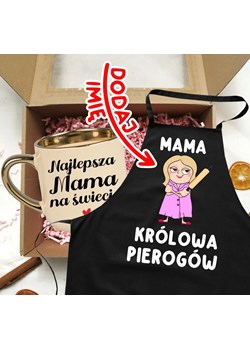 Zestaw prezentowy dla Mamy z okazji Dnia Mamy - kubek Najlepsza Mama na świecie oraz fartuch z imieniem - MAMA KRÓLOWA PIEROGÓW - POSTAĆ BLOND WŁOSY Z ze sklepu Time For Fashion w kategorii Kubki - zdjęcie 179758766