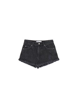 Cropp - Czarne jeansowe szorty z postrzępionymi nogawkami - czarny ze sklepu Cropp w kategorii Szorty - zdjęcie 179763318