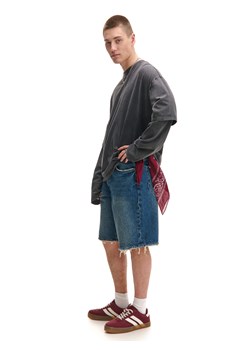 Cropp - Jeansowe szorty z postrzępionymi nogawkami - granatowy ze sklepu Cropp w kategorii Spodenki męskie - zdjęcie 179763409