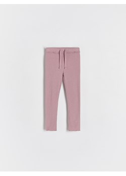 Reserved - Prążkowane legginsy - fioletowy ze sklepu Reserved w kategorii Spodnie damskie - zdjęcie 179772158