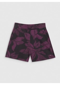 Damskie spodenki dresowe 4F 4FRSS25TSHOF708 - fioletowe ze sklepu Sportstylestory.com w kategorii Szorty - zdjęcie 179791806
