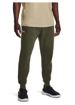 Under Armour Spodnie dresowe w kolorze khaki ze sklepu Limango Polska w kategorii Spodnie męskie - zdjęcie 179794658
