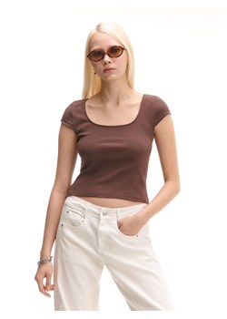 Cropp - Brązowy T-shirt z kwadratowym dekoltem - brązowy ze sklepu Cropp w kategorii Bluzki damskie - zdjęcie 179828305