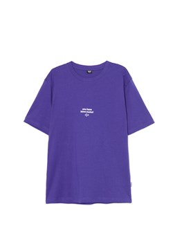 Cropp - Fioletowa koszulka z napisem - niebieski ze sklepu Cropp w kategorii T-shirty męskie - zdjęcie 179837005