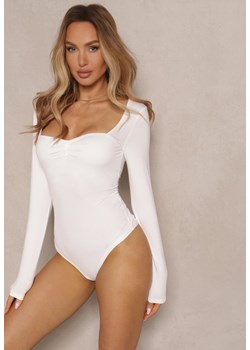 Białe Body Longsleeve z Wiskozą z Ozdobnym Marszczeniem Ninaviria ze sklepu renee.pl w kategorii Bluzki damskie - zdjęcie 179946309