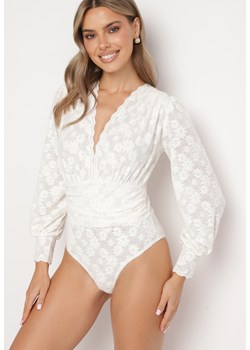 Jasnobeżowe Koronkowe Body z Marszczeniem i Mankietami Savarisse ze sklepu born2be.pl w kategorii Body damskie - zdjęcie 180100166