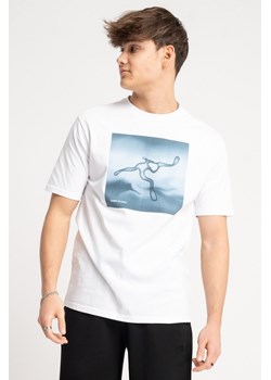 Biały t-shirt z autorską grafiką z przodu, kolor - biały, rozmiar - 140 ze sklepu REPORTER w kategorii T-shirty chłopięce - zdjęcie 180175119