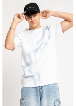 Biały t-shirt z autorską grafiką z przodu, rozmiar - 146, kolor - biały ze sklepu REPORTER w kategorii T-shirty chłopięce - zdjęcie 180175135