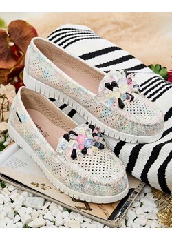 Royalfashion Ażurowe mokasyny damskie z koralikami Nasfali ze sklepu royalfashion.pl w kategorii Mokasyny damskie - zdjęcie 180184955