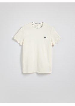 Reserved - Bawełniany t-shirt slim fit - złamana biel ze sklepu Reserved w kategorii T-shirty męskie - zdjęcie 180233689