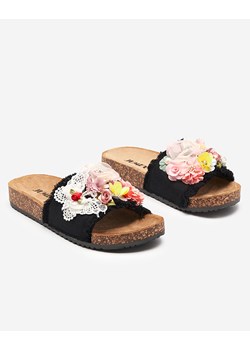 Royalfashion Damskie klapki z tkaninowymi kwiatami w kolorze czarnym Ososi ze sklepu royalfashion.pl w kategorii Klapki damskie - zdjęcie 180249027