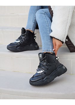 Royalfashion Czarne sneakersy z ociepleniem Pommie ze sklepu royalfashion.pl w kategorii Buty sportowe damskie - zdjęcie 180253938