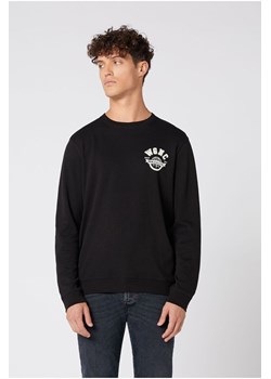 KOSZULKA MĘSKA WRANGLER LS GLOBE TEE BLACK W7D0GK100 112131747 ze sklepu YouNeedit.pl w kategorii T-shirty męskie - zdjęcie 180299108