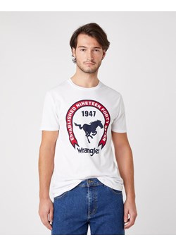 MĘSKI T-SHIRT WRANGLER SS AMERICANA TEE WHITE W7AGD3989 112131338 ze sklepu YouNeedit.pl w kategorii T-shirty męskie - zdjęcie 180303857