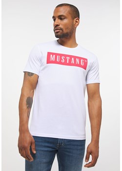 MUSTANG STYLE ALEX C LOGO TEE MĘSKI T-SHIRT KOSZULKA LOGO NADRUK GENERAL WHITE 1013223 2045 ze sklepu YouNeedit.pl w kategorii T-shirty męskie - zdjęcie 180306737