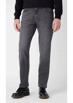 WRANGLER MĘSKIE SPODNIE JEANSOWE FRONTIER BLACKOUT 112341470 W16V018512 ze sklepu YouNeedit.pl w kategorii Jeansy męskie - zdjęcie 180312918