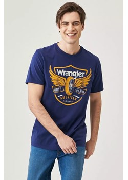 WRANGLER AMERICANA TEE MĘSKI T-SHIRT KOSZULKA NADRUK LOGO MEDIEVAL BLUE W7J0D3X9I 112146353 ze sklepu YouNeedit.pl w kategorii T-shirty męskie - zdjęcie 180315497