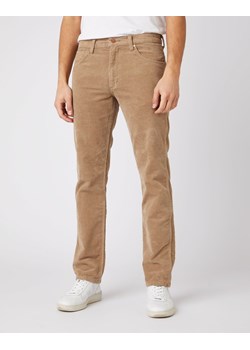 MĘSKIE SPODNIE MATERIAŁOWE WRANGLER GREENSBORO FLAX W15QA2C04 112141185 ze sklepu YouNeedit.pl w kategorii Spodnie męskie - zdjęcie 180317545